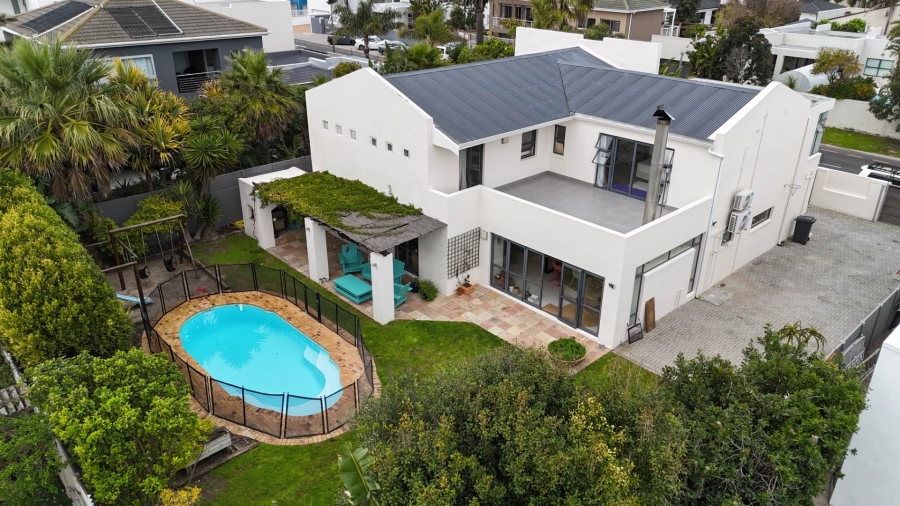 4 Bedroom Property for Sale in Sunset Beach Western Cape